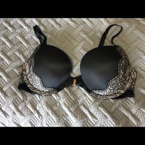 Victoria secret very sexy push-up bra